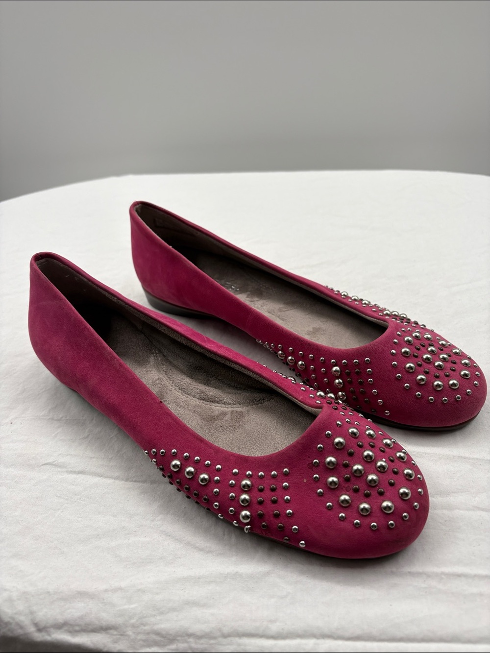 AEROSOLES Pink Studded Suede Ballet Flats. 9.5.